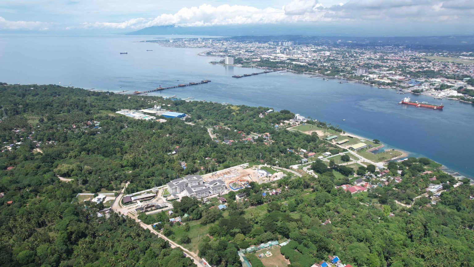 Bridgeport, a premier mixed‑use marina‑lifestyle development, delivers an elevated standard of living in Samal, combining low‑density residences, premium open lots, upscale commercial and dining zones, and an exclusive marina.